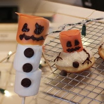 Minecraft Snow Golem Cookies and Golem Pops