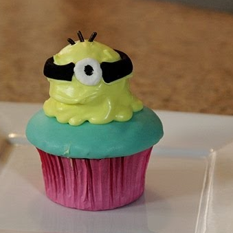 Despicable Me 2 Cupcakes – Quake n Bake