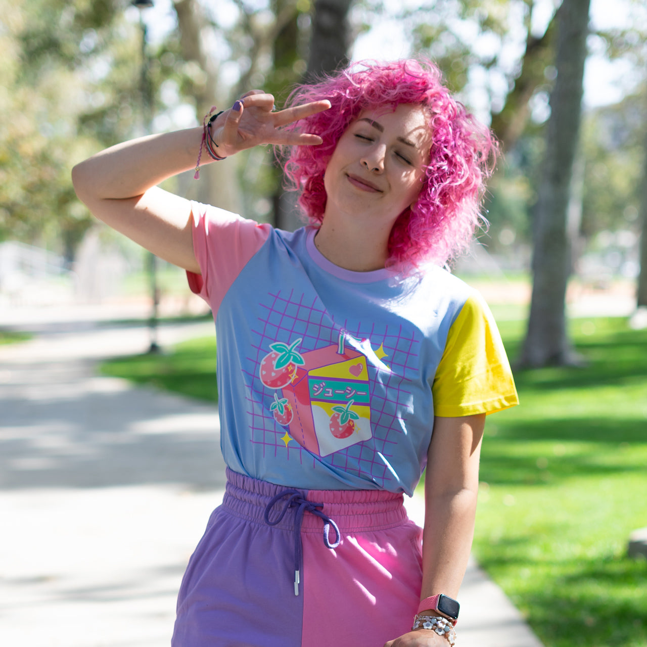 
                  
                    Burry Juicy Punch - Color Blocked T-Shirt (Cupauake x Strawburry17)
                  
                